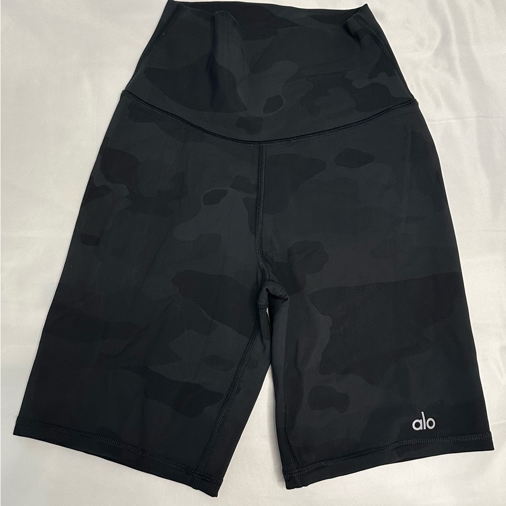 ALO Yoga Women's Dark Camo Bike Shorts